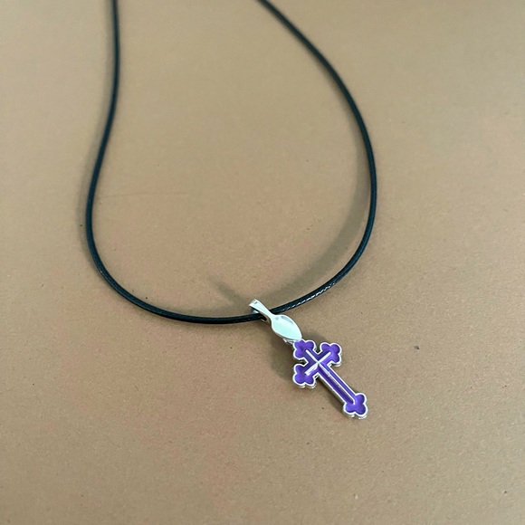Silver & purple enamel gothic style cross pendant necklace with lobster clasp - Picture 1 of 2
